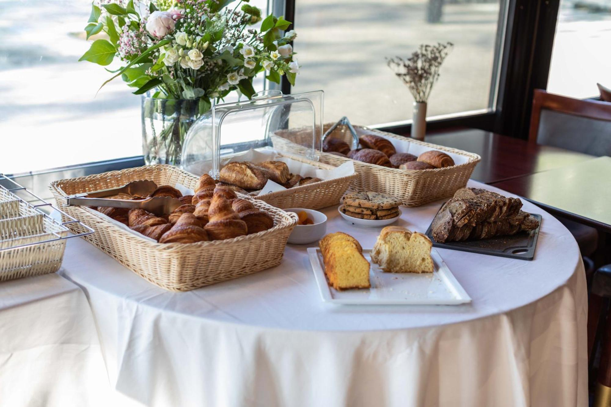 Le Paris Brest Hotel Рен Екстериор снимка