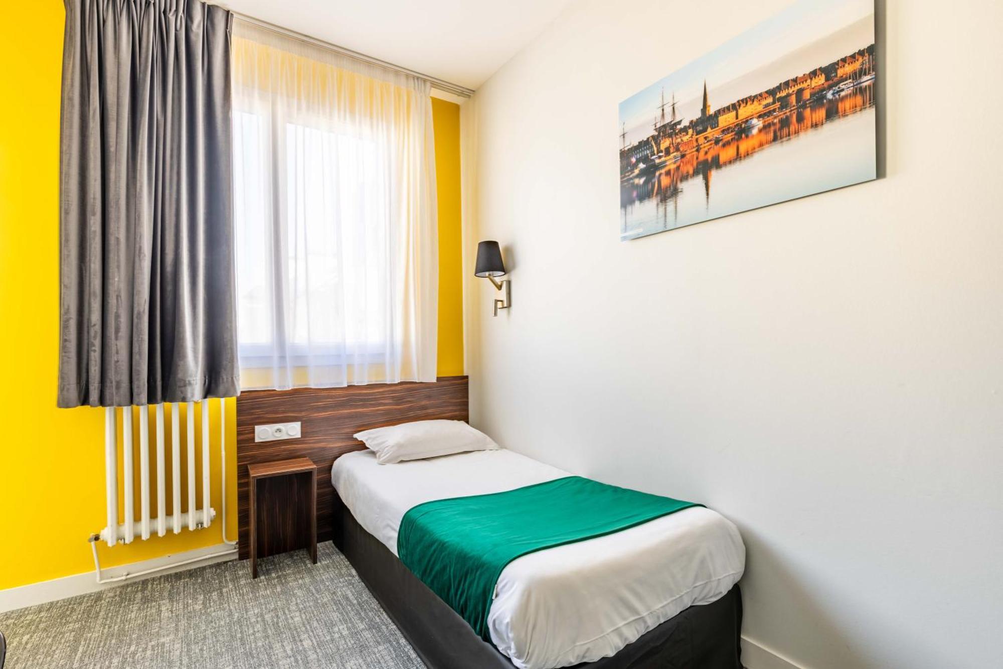 Le Paris Brest Hotel Рен Екстериор снимка
