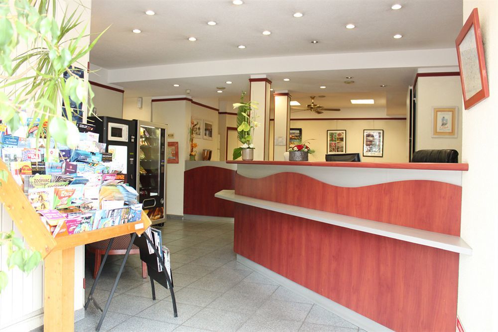 Le Paris Brest Hotel Рен Екстериор снимка